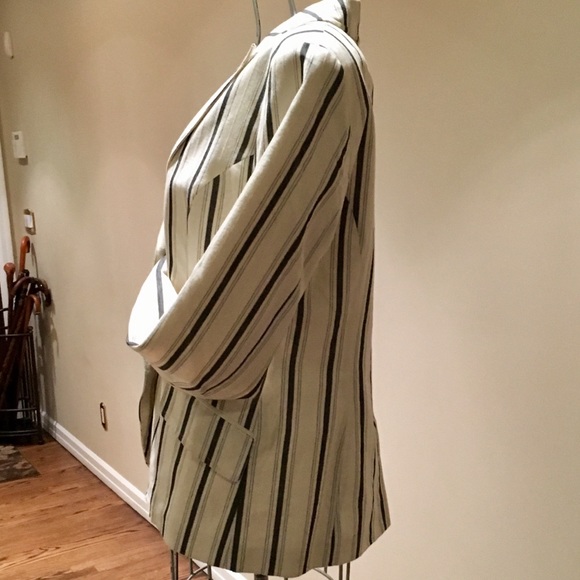 H & M two button blazer - Picture 2 of 3